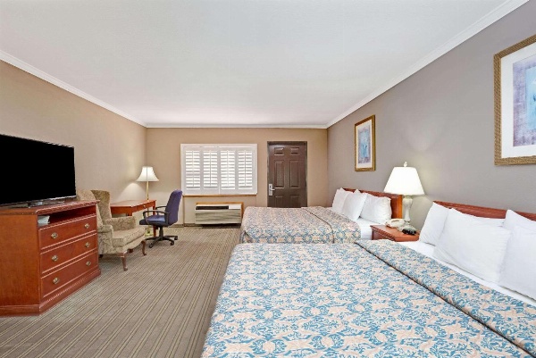 Days Inn by Wyndham West Covina image 6